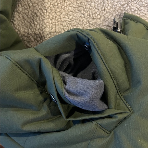 Vintage Women’s Carhartt Olive Quilted Vest with Sherpa Lining - Picture 4 of 5